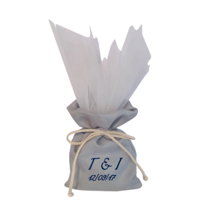 Προσωποποιημένη μπομπονιέρα γκρι γάμου ή βάπτισης.