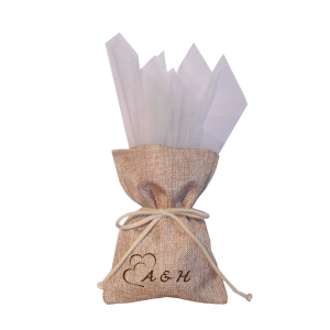 Προσωποποιημένη Μπομπονιέρα λινή μπεζ γάμου ή βάπτισης.