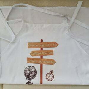 Εκτύπωση σε προσωποποιημένες ποδιές βάπτισης για τη νονά και το νονά σε σχέδια της επιλογής σας. Ποδιά νονάς με θέμα το ταξίδι.